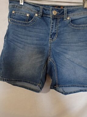 Seven7 Women's Medium Blue Denim Jean Shorts